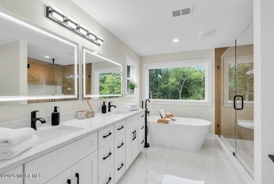 Beautiful, NEW CONSTRUCTION. This Custom Colonial features a - photo 21