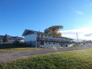 Well maintained 8 plex in great location. Long term tenants with - photo 3