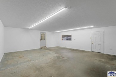 Versatile Commercial Building in Prime Location Discover an - photo 11
