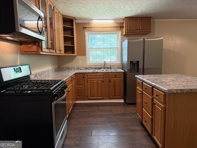 Welcome home to 4140 Etowah Drive! This 3BR/2B ranch home on a - photo 15