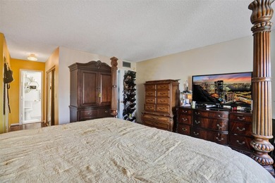 Come see this beautifully charming 1 bed, 1.5 bath condo in the - photo 15