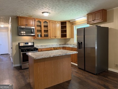 Welcome home to 4140 Etowah Drive! This 3BR/2B ranch home on a - photo 16