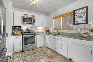 Welcome Home! Don't miss this beautifully maintained gem - photo 8