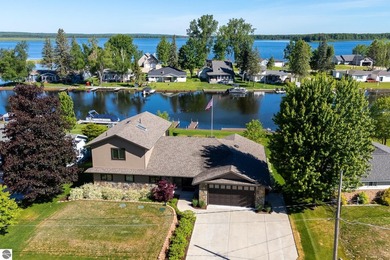 Stunning Waterfront home on Lake St. Helen. The open-floorplan - photo 37