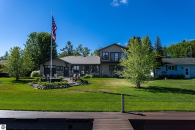 Stunning Waterfront home on Lake St. Helen. The open-floorplan - photo 38