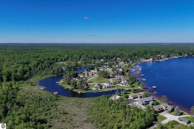 Stunning Waterfront home on Lake St. Helen. The open-floorplan - photo 39