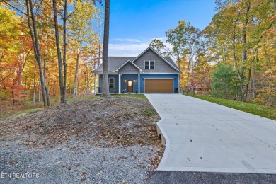 Lake Sherwood Home For Sale in Crossville Tennessee