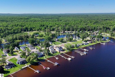 Stunning Waterfront home on Lake St. Helen. The open-floorplan - photo 42