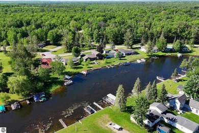Stunning Waterfront home on Lake St. Helen. The open-floorplan - photo 43