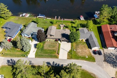 Stunning Waterfront home on Lake St. Helen. The open-floorplan - photo 44
