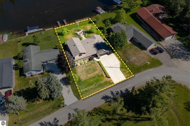 Stunning Waterfront home on Lake St. Helen. The open-floorplan - photo 45