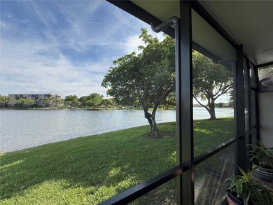 (private lake, pond, coastal) Townhome/Townhouse For Sale in Pembroke Pines Florida