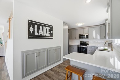Wake up to breathtaking waterfront views in this beautifully - photo 14