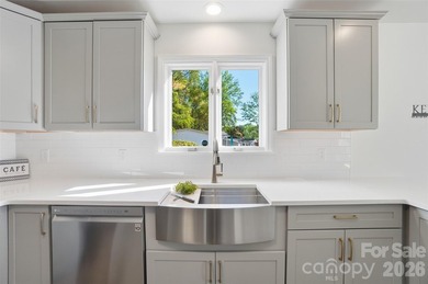 Wake up to breathtaking waterfront views in this beautifully - photo 18