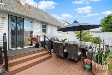Welcome to 104 Franklin Place - a beautifully updated Cape - photo 18