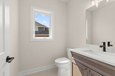 Quality built home in Lakeview Estates. Wainscoting, decorative - photo 27