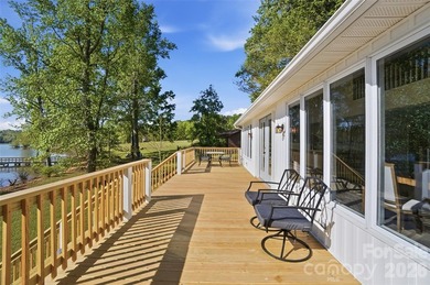 Wake up to breathtaking waterfront views in this beautifully - photo 34