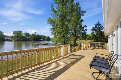Wake up to breathtaking waterfront views in this beautifully - photo 35