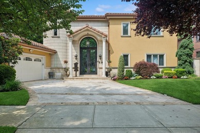 (private lake, pond, coastal) Home For Sale in Bayside New York