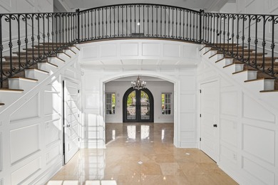 Welcome to Your Dream Estate in the Heart of Matinecock Village - photo 2