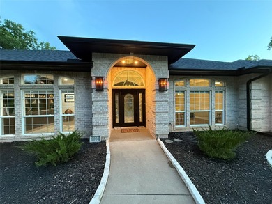 ALMOST 100K PRICE IMPROVEMENT!!! Located in the original section - photo 2