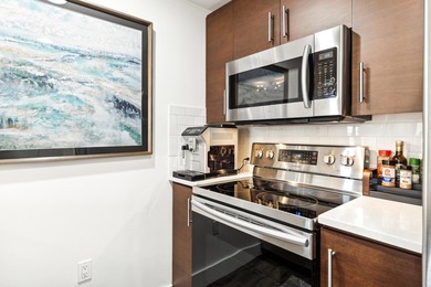 Updated & Upscale | Ground Floor Resort Retreat! Fully renovated - photo 5