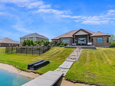 Welcome to this exceptional all-brick ranch waterfront home - photo 36