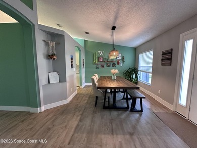 Tropical paradise in the heart of highly sought after - photo 9