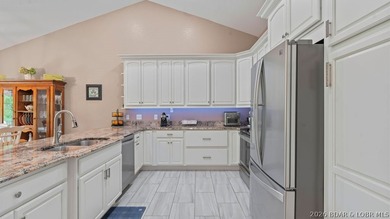 Spacious and well designed 2 level villa offering 4 bedrooms, 3 - photo 17