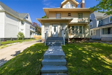 Fantastic investment or owner-occupant opportunity in the heart - photo 1