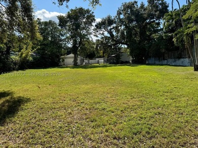 Exceptional vacant lot in the heart of Coconut Grove offering an - photo 2