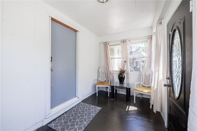 Fantastic investment or owner-occupant opportunity in the heart - photo 3
