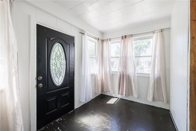 Fantastic investment or owner-occupant opportunity in the heart - photo 4