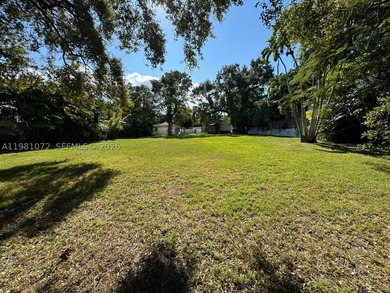Exceptional vacant lot in the heart of Coconut Grove offering an - photo 4
