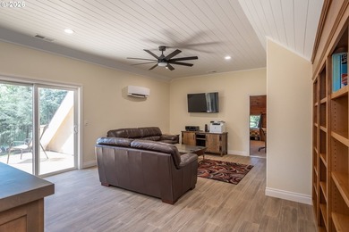 Luxury waterfront living on the backwaters of the North Umpqua - photo 26