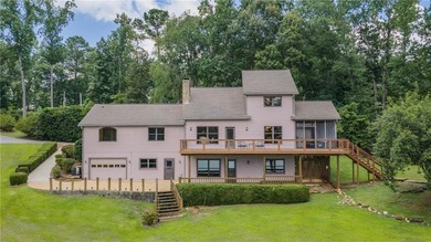 This lakefront property is ALLLLL about the views! Experience - photo 2