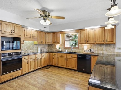 This lakefront property is ALLLLL about the views! Experience - photo 9