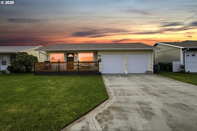 (private lake, pond, coastal) Home For Sale in Woodburn Oregon