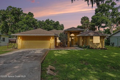 Welcome to this beautifully maintained 4-bdrm, 3-bath home - photo 2