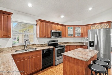 Welcome to this beautifully maintained 4-bdrm, 3-bath home - photo 3
