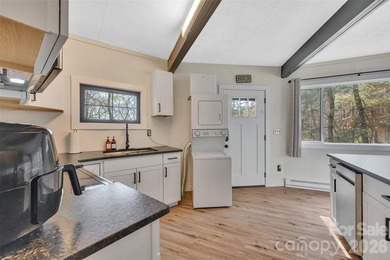 Welcome to 109 Beechwood Lane in Beech Mountain, NC - your ideal - photo 5