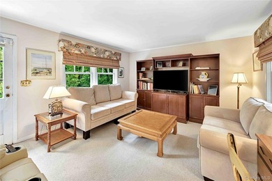 Nestled in one of Larchmont's most private and distinctive - photo 11