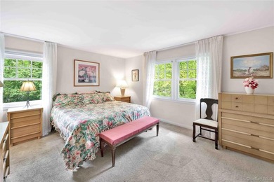 Nestled in one of Larchmont's most private and distinctive - photo 13