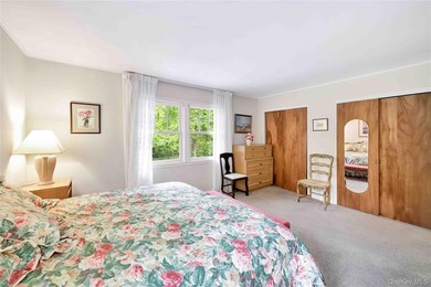 Nestled in one of Larchmont's most private and distinctive - photo 14