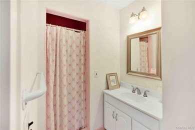 Nestled in one of Larchmont's most private and distinctive - photo 15