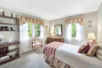 Nestled in one of Larchmont's most private and distinctive - photo 16