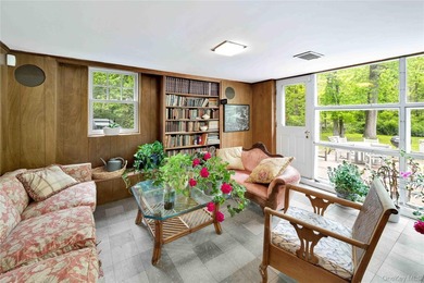 Nestled in one of Larchmont's most private and distinctive - photo 20