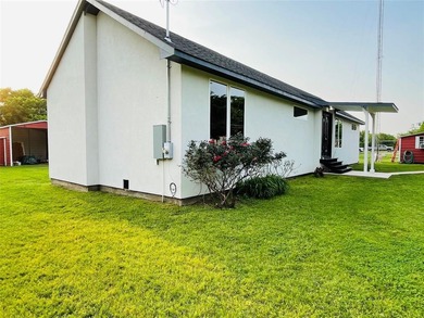 Cedar Creek Lake Home For Sale in Kemp Texas