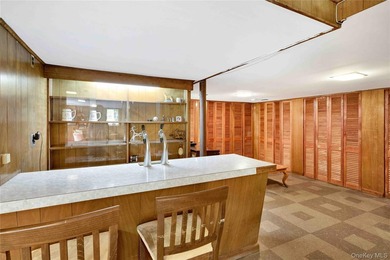 Nestled in one of Larchmont's most private and distinctive - photo 22