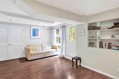 Nestled in one of Larchmont's most private and distinctive - photo 25